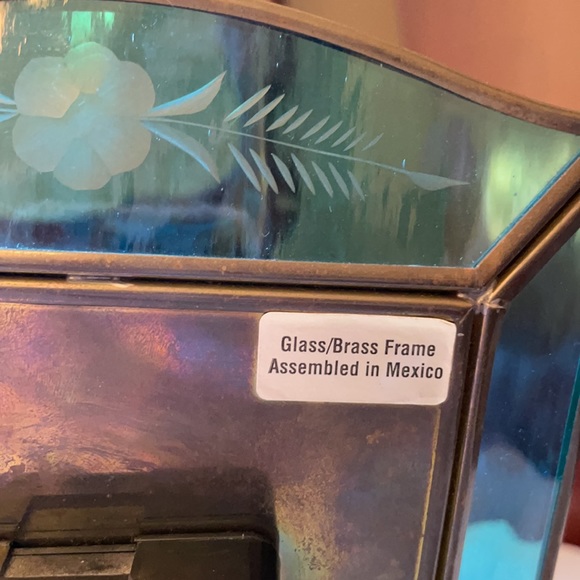 Stunning etched  stained glass/brass clock with satin hummingbirds, works - Picture 6 of 10